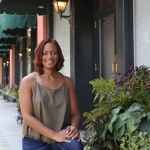 Meet your Posher, Mina